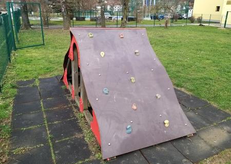 Popravilo igral pri OŠ Cerknica 02 Foto Boštjan Otoničar